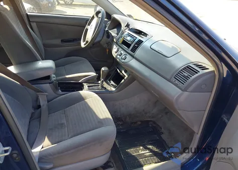 2005 Toyota Camry Le z USA, uszkodzony, nr VIN 4T1BE32K25U404312